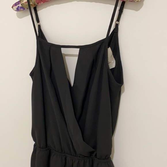 Shorts Romper - Picture 2 of 5